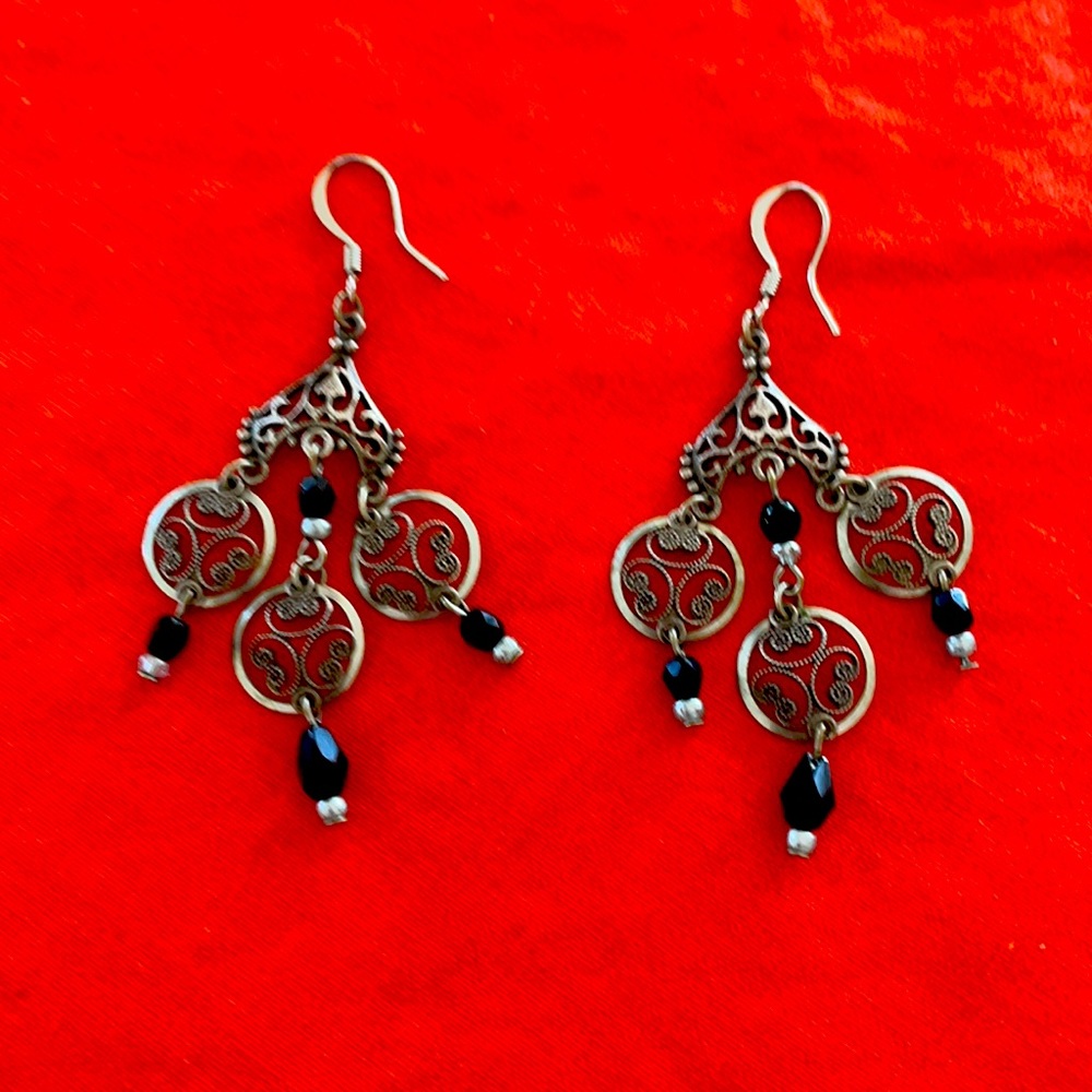 Chandelier silver earrings with black stone